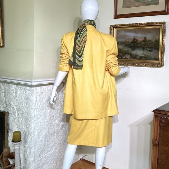 Vintage Fitting Image Yellow 2-Piece Skirt Suit - Picture 3 of 13